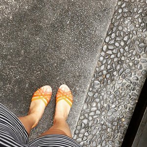 My happy foot by Crocs

#clozetteid #shoes #shoesoftheday #crocs #yellow #orange