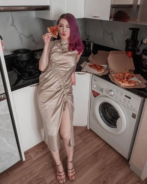 Pizza in style with @shopatvelvet 💕 Ga sabar aku mau pake dress ini jalan2! Bagus bangettttttt ..#Ootd #ootdfashion #ootdinspo #ootdideas #ootdindo #ootdindokece #ootdinspiration #ootdindonesia #indobeauty #indofashion #indofashionpedia #indofashionpeople #jakartaspot #jakartahits #ootdjakarta #jakartabeauty #indofashionblogger #clozetteid #lookbooks #lookbooklookbook #lookbookindonesia