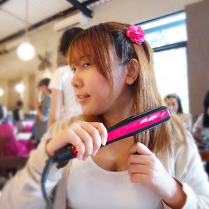 Attending Glowing Ramadan Look with @PanasonicBeautyID and @femaledaily Blogger Gathering.This nanoe™ Hair Straightener makes my hair super smooth and glossy. I really love it! 💕💃 #BeautifullYours #PanasonicBeautyxFD #PanasonicBeautyID #FemaleDaily #ClozetteID