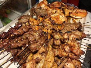 สวัสดีค่ะ!Let's grab some street food 😋🍴🍗🍢 #ClozetteID #ChinguTime #ChinguTimeTrip #ChinguTimeinThailand #streetfood