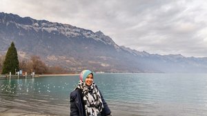 Just watched "Satu Hari Nanti" and.... Take me back to Interlaken please 😆 definitely one of the most beautiful city I have ever been...#throwbackthursday #interlaken #Switzerland #eurotrip #winter #wintertrip #swiss #lake #scenery #visiteurope #ppitraveler #hijabtraveller #clozetteid #hijab #indonesianfemalebloggers