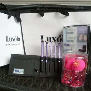 Yeah my #luxola haul are here! #realtechniques #beautyblender #luxolaindo #clozetteID #beauty #haul #makeup #brush