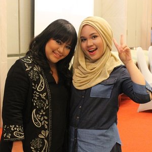 With one of the hippest Indonesian #photographer @dierabachir, yesterday at #metimewithscarfmagazine @scarf_magz. Nice to meet you and Thank you for sharing with us Kak Diera, sukses selalu :D #clozetteID #clozetteambassador