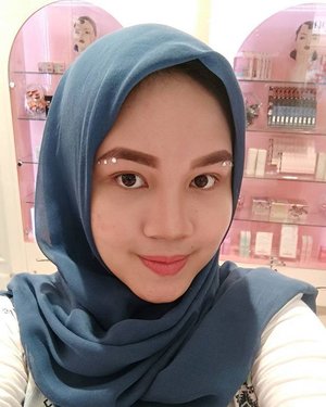 Just got my brow wowed and blinged by @benefitcosmeticsindonesia #benefit #benefitid #benebabes #clozetteid #shameless #selfie