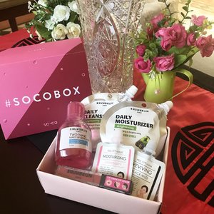 So happy to receive my #socoboxxbrunbrunparis 😍 thank you @sociolla and @brunbrun_paris can’t wait to try these products!.Want to get your own #socobox? Go to soco.id then complete your profile, then review products that you have tried before, the more the merrier, you might get your own #socobox then, don’t forget to share it on Instagram 👌🏻.#sociolla #sociollablogger #beautybox #brunbrunparis #clozetteid #indonesianfemalebloggers #beautybloggerindonesia