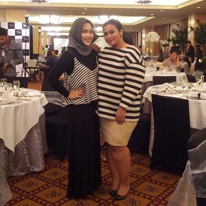 Strike a pose with kak @uchiet, @wardahbeauty new mascara launching, event report is up on my blog! #latepost #throwback #wardah #beautyblogger #indonesiabeautyblogger #beautybloggerid #clozetteID #blacknwhite