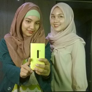 Bathroom #Selfie with Nabila at today's public discussion event, I wear pink! So, it's #PeduliLewatSelfie kind of selfie hehehe #clozetteID #pink #friends #lawstudent #FHUI