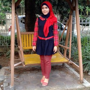 Red preppy girl #ootd #ootdindo #preppy #red #hijab #ilovehijab #hijabblogger #fashionblogger #beautyblogger #fashion #clozetteambassador #clozetteco #clozetteid