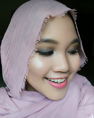 This look is the result of a one brand make up tutorial using @maxfactorindonesia products. Will upload the full tutorial soon!
.
First photo with beauty effect, second photo natural.
.
#beautyblogger #beautyenthusiast #makeup #makeupbyme #reiiputt #makeuptutorial #indonesianfemalebloggers #indonesianbeautyblogger #mfidtopproperty #maxfactor #clozetteid #clozetteambassador
