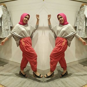 What an awkward #ootd pose, wardrobe by @swanstwenty #pink #hijab #cotw #clozetteid #clozetteco #clozetteambassador