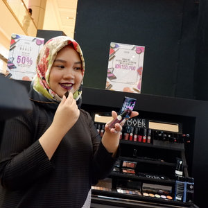 Good news! @makeoverid just opened its 5th independent store at PIK Avenue and there are several promos such as 50% discounts for lip products, up to 70% discount on selected products and many more! There was also make up demo by @suhaysalim, thank you Make Over and Clozette for the invitation!.. #clozetteid #MakeOverID #MakeOverStore #MakeOverGrandOpening #indonesianfemalebloggers