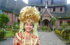 #throwback to 9 years ago, me in Minangnese traditional attire at Istana Pagaruyung #minang #padang #indonesia #traditional #indonesianfemalebloggers #clozetteid #indonesianbeautyblogger #proudindonesian