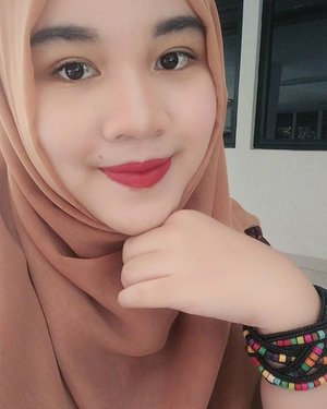 My simple make up for today's duty as the MC of Simposium Nasional "Kedaulatan Rakyat di Dalam UUD NRI 1945" the event of MPR x PSHTN FHUI #selfie #makeup #fotd #motd #IndonesianFemaleBloggers #clozetteid