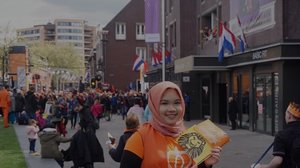 Fijne Koningsdag! Happy Kingsday! Throwback to last year’s Kingsday when the King and Queen of The Netherlands celebrate King’s birthday in Tilburg..#koningsdag #Tilburg #Netherlands #Kingsday #orange #weheninNetherlands #IMissTillly #clozetteid