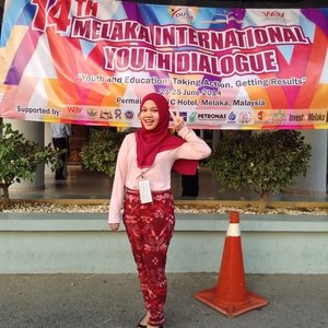 Hello from Malacca, 14th Melaka International Youth Dialogue #ootd #indonesia #tenun #red #international #conference #clozetteid