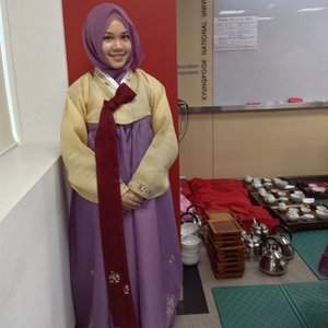 Trying on Hanbok, Korean traditional dress and practice tea ceremony which is so complicated @clozetteid #korea #hanbok #traditionalcostume #clozetteid