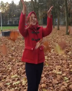 Nyobain #boomerang feat daun-daun yang berguguran....#herfst  #herfstintilburg #autumn #fall #netherlands #tilburg #clozetteid #IndonesianFemaleBloggers