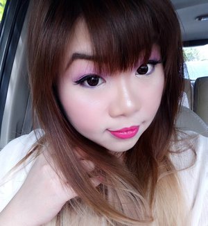 #throwback #fotd last Sunday (coz today is one of those days when i hide in my room in my comfiest outfit and barest face,  trying to meet deadline, 😅😅😅) , i'm a #littlemissmatchy so when the dresscode says pink (or white, but i'm not wearing white makeups!  My highlighter was pearly white,  does that counts?) i wear #pink on ma face too! 
Eyeshadow : #lagirl10coloreyepalette From @kutekmurah 
#neonpinklipstick : @mineralbotanica #studioseries. #hdglossliquidlipstick (003 #neonpink) 
Highlighter : Nella Aura Highlighter from @altheakorea  #motd  #girl #asian #blogger #bblogger #beautyblogger #bblogger #bbloggerid #indonesianblogger #indonesianbeautyblogger #surabaya #surabayabeautyblogger #sbybeautyblogger #clozetteid #clozettedaily #makeupjunkie #makeupaddict