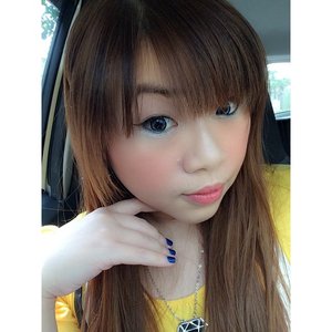 #fotd #motd #peachy #cheeks and #lips #glitter #shimmery and dirty hair #lol thank God for #batiste #clozetteid #clozetteidgirl #asian #girl #selfie #blogger #bblogger #indonesianblogger #surabayablogger #indonesianbeautyblogger #surabayabeautyblogger
