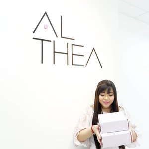 Had sooo much fun visiting @altheakorea HQ, and love every single one of the Altheans we met 😻😻😻 I will share more about our visit in my blog and also the lovely lovely gifts we got from them!

#althea #altheakorea #aphroditesXaltheakorea
#aphroditesoverseas #althealand #altheaheadquarter  #asian #clozetteid #beautynesiamember #sbybeautyblogger #bloggerceria #blogger #bblogger #bbloggerid #beautybloggerid #beautybloggerindonesia #influencer #beautyinfluencer  #travel #trip #wanderlust #jalanjalan
#pinkinKL #pinkinKualaLumpur #kualalumpur #pinkinmalaysia #malaysia #travelblogger #pink