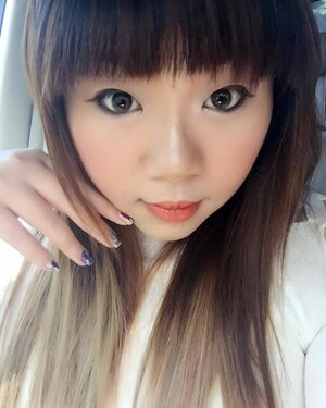 #fotd #peachymood #simplemakeup #dailymakeup using @cathydollindonesia #lipsmile #colorlipbalmstick in #summerpeach . Working on the review now! 
#motd #girl #selfie #asian #peachylips #makeup #blogger #bblogger #beautyblogger #indonesianblogger #indonesianbeautyblogger #surabayablogger #surabayabeautyblogger #ombre #ombrehair#clozetteid #clozettedaily