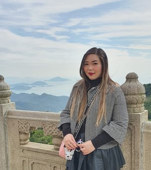 Have you ever taken a picture where the sky behind you is so bright and beautiful that it almost looks fake?0 editing on the sky okay.#pinkinhongkong #lantauisland#ngongping360 #ngongping#clozetteid #sbybeautyblogger #beautynesiamember #bloggerceria #influencer #jalanjalan #wanderlust #blogger #indonesianblogger #surabayablogger #travelblogger  #indonesianbeautyblogger #indonesiantravelblogger #girl #surabayainfluencer #travel #trip #pinkjalanjalan #lifestyle #bloggerperempuan  #asian  #hongkong #hongkong🇭🇰 #ootd #ootdid #asian