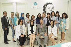 Today's fun event with @clariskin.id learning about "Beautiphication". Thank you Clariskin for having @sbybeautyblogger and @womanblitz for organizing!

#event #eventsurabaya #sbbevent #sbbxclariskin #clariskinsurabaya #beautyclinic #surabaya #surabayabeautyclinic #aestheticclinic #surabayaaestheticclinic #sbybeautyblogger #indonesianblogger #bblogger #bbloggerid #surabayablogger #indonesianbeautyblogger #surabayabeautyblogger #clozetteid #clozettedaily #influencer #beautyinfluencer #surabayainfluencer #surabayabeautyinfluencer #softblue #dresscodesoftblue #surabayaevent