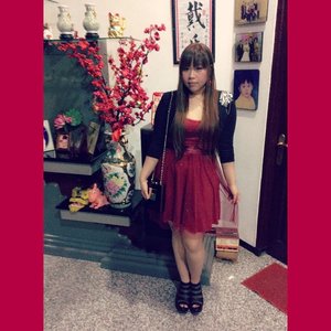 #ootd #outfit #fashion #red #black #glitterydress #glitter #cny #cnyeve #fashion #dress #croppedblazer #clozetteid #clozetteidgirl #girl #asian #chinese #happychinesenewyear