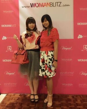 Happening now #relaunch of @womanblitz 😊😊😊 #cousins #girls #ladies #flowery #alldressedup #event #surabaya #surabayaevent #blogger #bblogger #beautyblogger #bbloggerid #indonesianblogger #indonesianbeautyblogger #surabayablogger #surabayabeautyblogger #sbybeautyblogger #ootd #dresscodefloral #ootdid #ootdindo #outfit #fashion #clozetteid #clozettedaily