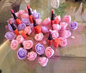 Roses are pretty... But for me they pale in comparisons to lipsticks 😝! #face2facecosmetics #nailart f2fxclozetteid #clozettevent #clozetteid #clozettedaily #blogger #bbloggerid #beautyblogger #sbbxf2f #sbybeautyblogger #beauty #beautyevent #surabaya #surabayaevent #eventsurabaya #pink #surabayablogger #surabayabeautyblogger #indonesianblogger #indonesianbeautyblogger #influencer #surabayainfluencer #influencersurabaya #beautyinfluencer #surabayabeautyinfluencer #beautyaddict #indonesiancosmetics #indonesianbrand #supportlocalbrand