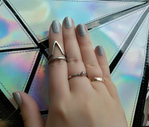 I'm a Holosexual 😛. And yes,  i stretched my fingers in this pic, problem 😶? Holographic nails by @menail.salon

#nails #holo #holographic #holographicnails #menail #holosexual #holonails #allaboutnails #nailholic #gelpolish #gelmanicure #sponsored #endorse #blogger #bblogger #bbloggerid #sbybeautyblogger #indonesianblogger #indonesianbeautyblogger #surabaya #surabayablogger #surabayabeautyblogger #nailaddict #ilovenails #pink #girlygirl #chubbyfingers #clozetteid #clozettedaily