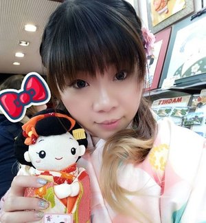 I almost bought this uber #kawaii #japanesedoll , if only it comes in baby pink kimono 😢😢😢. Btw,  i was carrying this doll around the store like a baby and the obasan laughed at me happily... #kyoto #selfie #travel #trip #wanderlust #jalanjalan #lifestyle #clozetteid #clozettedaily #blogger #indonesianblogger #surabayablogger #travelblogger #indonesiantravelblogger #surabayatravelblogger #bloggerceria #bloggerceriaid  #japantrip #japantrip2017 #winter #wintertrip #exploringjapan #wanderer  #pinkinjapan  #funtime #pinkinkyoto  #kiyomizudera #girl