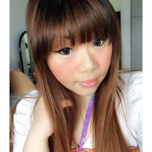 #fotd #motd #girl #asian #selfie #makeup #simplemakeup #glitteryeyes #rosycheeks #palepinklips #clozetteid #blogger #bblogger #indonesianblogger #beautyblogger #indonesianbeautyblogger