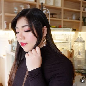 Don't forget to add some little thing to make even your must mundane outfit shines.I am wearing Bird House earrings from @stingybunny (only IDR 28K). Use CODE "Mindy10" to get 10% off your purchase with the minimum of only 2 items .#stingybunny #aksesoriskorea #aksesorismurah #jualaksesorismurah #jualaksesoriskorea #antingmurah #antingkorea #kalungkorea  #clozetteid #sbybeautyblogger #beautynesiamember #bloggerceria #influencer #beautyinfluencer #blogger #bbloggerid #beautyblogger #indonesianblogger #surabayablogger #indonesianbeautyblogger #girl #surabayainfluencer  #bloggerperempuan #asian #motd #fashion  #makeup #beautybloggerid #beautybloggerindonesia
