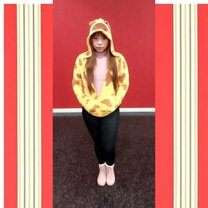 #girraffe #girraffegirl #girraffejacket #hoodie #yellow #pink #ootd #fun #korea #koreatrip #girl #winter #wintertrip #seoul #clozetteid #clozetteidgirl