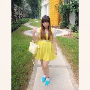 #ootd #fashion #outfit #neongreen #dress #minidress #yellowbag #turquoiseshoes #girl #asian #clozetteid #blogger #fashionblogger #indonesianblogger #singapore #lincolnsuites #pinkinsingapore
