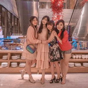 Happiest bday lil' sis @cynthiansunartio , wishing u nothing but the best! Hope you will attain all of your dreams and attracts positive things your way -  including a drama free, heartache free relationship!#birthdaycelebration#girls #ladies #asian #mygirlsquadisbetterthanyours #friendsgoals #ootd #ootdid #ootdindonesia #ootdindo  #blogger #bblogger #bbloggerid #influencers #surabaya #surabayainfluencer #beautyinfluencer #influencersurabaya #fashion #personalstyle #vlogger #clozetteid #sbybeautyblogger #bloggerceria #lifestyle #hangout #surabayablogger #sbybeautyblogger #bloggerperempuan