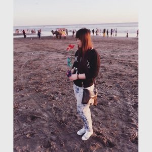 #ootd #outfit #casual #casualoutfit #trip #parangtritis #beach #yogyakarta #indonesia #travelingfashion #fashion #pinktravel #pinkinyogya #blogger #indonesianblogger #surabayablogger #fashionblogger #personalstyle #personalstyleblogger #girl #asian #clozetteid