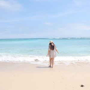 Posting a pic of the sea while vacationing in the mountain is lyfe 😁! #pinkinbali #bali #beach#clozetteid #sbybeautyblogger #beautynesiamember #bloggerceria #influencer #beautyinfluencer #jalanjalan #wanderlust #blogger #bbloggerid #beautyblogger #indonesianblogger #surabayablogger #travelblogger  #indonesianbeautyblogger #travelinfluencer #girl  #surabayainfluencer #travel #trip #pinkjalanjalan #ootd #ootdid  #bloggerperempuan #pandawabeach #holidayfashion  #balibeach