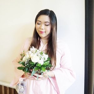 Happy Valentine's Day guys,  no matter if you celebrate it or couldn't care less about it,  i wish you have a wonderful day filled with love 😘#happyvalentinesday #valentine #valentinesday #pink #flower #onetoneflowerarrangement #girl #asian #clozetteid #beautynesiamember #sbybeautyblogger #bloggerceria #blogger #bblogger #bbloggerid #influencer #girlygirl #dressedinpink #beautyinfluencer #fashion #lifestyle #personalstyle #surabaya #surabayablogger #surabayainfluencer #influencersurabaya #surabayabeautyblogger #indonesianblogger #fashionblogger #iindonesianbeautyblogger