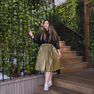 I miss twirling in my floaty skirts, posing here and there.. Obviously this is another throwback pic, no need to be salty, i am staying home and being good as usual hehe.#ootd #ootdid#sbybeautyblogger  #bblogger #bbloggerid #influencer #influencerindonesia #surabayainfluencer #beautyinfluencer #beautybloggerid #beautybloggerindonesia #bloggerceria #beautynesiamember  #influencersurabaya  #indonesianblogger #indonesianbeautyblogger #surabayablogger #surabayabeautyblogger  #bloggerperempuan #clozetteid #blue  #girl #asian #notasize0 #girlygirls #kawaiiaesthetic #personalstyle #surabaya #effyourbeautystandards #celebrateyourself
