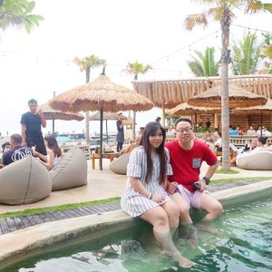 Merry Christmas and Happy Holiday guys!!! We're stuck in Surabaya this year but i sure as heck will escape somewhere next year. In fact, i am already planning for my next escape now... #hubbyandwifey#manobeachhouse #beachclub#pinkinbali #bali #clozetteid #sbybeautyblogger #beautynesiamember #bloggerceria #influencer #beautyinfluencer #jalanjalan #wanderlust #blogger #bbloggerid #beautyblogger #indonesianblogger #surabayablogger #travelblogger  #indonesianbeautyblogger #travelinfluencer  #surabayainfluencer #travel #trip #pinkjalanjalan #ootd #ootdid  #bloggerperempuan #holidayfashion #asian