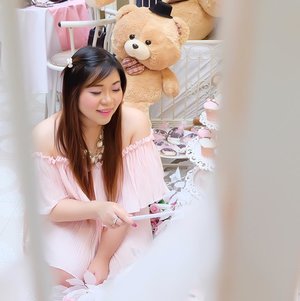 A fairy is ready to grant you of your wishes... Except that maybe i would be tempted to keep them myself 😄😄😄 #teddybear #pink #pinkandwhite #onepose #oneposecafe #girl #asian #kawaiiaesthetic #kawaiilife #clozetteid #beautyblogger #sbybeautyblogger #beautynesiamember #bloggerceria #ootd #ootdid #surabaya #bblogger #bbloggerid #surabayabeautyblogger #ootdindonesia #jstyle #girlygirl #beautybloggerindonesia #beautyblogger #influencer #personalstyle #kawaiifashion #beautyinfluencer #pinklife