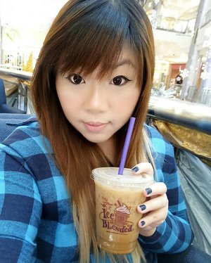 Two things that never fail to make me smile : makeup and #coffee 😊 
#selfie #selfieoftheday #girl #asian #coffeetime #coffeeholic #coffeeaddict #coffeeaddicted #coffeeaddiction #fotd #lazymakeup #lazymakeupday #simplemakeup #coffeebean #coffeebeanandtealeaf #clozetteid #clozettedaily #coffeeoftheday #blogger #bblogger #lifestyle #galaxymall #galaxymallsby #galaxymallsurabaya #blue #blueplaid #blueplaidshirt