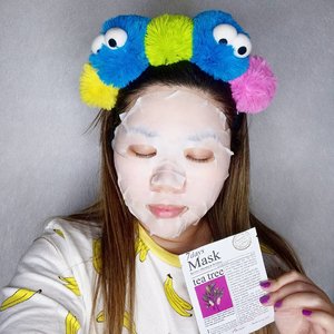 Are u a sheet mask addict? If you are, you're in luck! @ariul_id is now at @sociolla and they have 7 different sheet masks variants for your skin's every needs with very affordable price tag (only 19k per mask!). My favorite variant is the Tea Tree one because it works pretty much instantly and overnight! I just finished my period so my skin was being fussy with plethora or whiteheads and some little acnes - all dissappeared and dried out overnight after using Ariul Tea Tree sheet mask! I would be stocking this variant to have and use around my period for sure!Another plus about their sheet mask is because the tissue is quite sturdy (but still soft), i have less problem detangling them! Love how the serum are abundant without dripping as well.Totally 10/10 would recommend!#ariul #ariulmask #ariulindonesia  #soco #sociolla #sbn #sheetmask #teatree #teatreesheetmask #review#clozetteid#sbybeautyblogger#bloggerindonesia #bloggerceria #beautynesiamember #influencer #beautyinfluencer #kbeauty #koreanbrand #koreanbeauty #koreancosmetics #koreansheetmask #surabayablogger #SurabayaBeautyBlogger #bbloggerid #beautybloggerid #beautybloggerindonesia #surabayainfluencer #bloggerperempuan