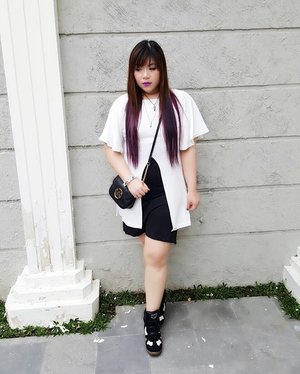 Today's #blackandwhiteoutfit for @makeoverid 's #surabayabeautyblogger 's #gathering #dresscode #monochromatic #monochromaticoutfit #ootd #outfit #lotd #ootdid #ootdindonesia #black #white and #purple #blogger #bblogger #indonesianblogger #personalstyle #personalstyleblogger #indonesianpersonalstyleblogger #surabayapersonalstyleblogger #clozettedaily #clozetteid #ombre #ombrehair #purplehair #girl #asian