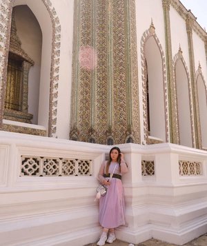 I look so done with life 😂. And to be honest with you, i do feel it from time to time. But i am trying my best and believe that with time, i will get over it and get excited with life again.#grandpalace #thegrandpalace#grandpalacebangkok#bangkok#pinkinthailand #clozetteid #sbybeautyblogger #beautynesiamember #bloggerceria #influencer #jalanjalan #wanderlust #blogger #indonesianblogger #surabayablogger #travelblogger  #indonesianbeautyblogger #indonesiantravelblogger #girl #surabayainfluencer #travel #trip #pinkjalanjalan #bloggerperempuan  #asian  #thailand #bunniesjalanjalan #pinkinbangkok #ootd  #traveltheworld