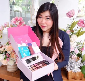Showing off my first package from @altheakorea in a long long time, i have gotten more packages after this and i am planning to do a whole unboxing post to talk about all of the items i got. I also got many questions about The Color Deep palettes so i guess i have no choice but to review one soon 😂. #altheakorea #altheaangels #AltheaIndonesia #clozetteid#sbybeautyblogger#bloggerindonesia #bloggerceria #beautynesiamember #girl #asian #influencer #beautyinfluencer #kbeauty #koreanbrand #koreanonlineshop #konlineshop #koreanbeauty #onlineshop #surabayablogger #SurabayaBeautyBlogger #bbloggerid #beautybloggerid #beautybloggerindonesia #surabayainfluencer #influencersurabaya #haul #altheahaul #bloggerperempuan #endorsement