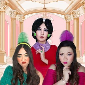 Heyyy isn't it Cinderella??? What is she doing dancing with out Pehrinnnnceee????? Let's put a hex on her or something 😠😠😠😠😠!

Lady Tremaine with her two annoying daughters, Drizella and Anastasia, i think we nailed it 🤣🤣🤣.

#clozetteid #disneyvillains #disneyvillainscollab #anastasiatremaine #disneyvillainmakeupcollab
 #BeauteFemmeCommunity  #thematiclook #thematicmakeup 
#sbybeautyblogger #makeup #ilovemakeup #clozetteid #sbybeautyblogger #bloggerceria
#beautynesiamember #bloggerperempuan #indonesianfemalebloggers #girl #asian  #bblogger #bbloggerid #influencer #influencersurabaya #influencerindonesia #beautyinfluencer #surabayainfluencer #jakartabeautyblogger #SURABAYABEAUTYBLOGGER #makeuplook #socobeautynetwork