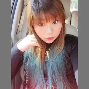 My faded #toscahair turns out rather pretty, unlike someone i know #lololol #oops #ombre #ombrehair #ombretosca #turquoise #turquoisehair #unicornhair #unicorntribe #colorfulhair #blogger #bblogger #beautyblogger #indonesianblogger #indonesianbeautyblogger #surabaya #girl #asian #selfie #fotd #clozetteid